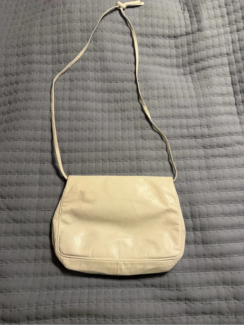 Vintage  BOTTEGA VENETA White Leather Crossbody Bag Made In Italy